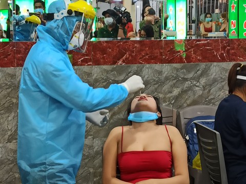 Đà Nẵng: Thêm 56 ca mắc Covid-19, có 5 công nhân làm chung công ty ở KCN Hòa Cầm